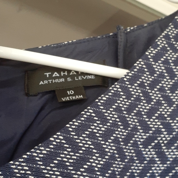 Tahari Arthur S Levine Navy Textured Sleeveless Flare Dress Tie Waist SIZE 10 - Picture 3 of 5